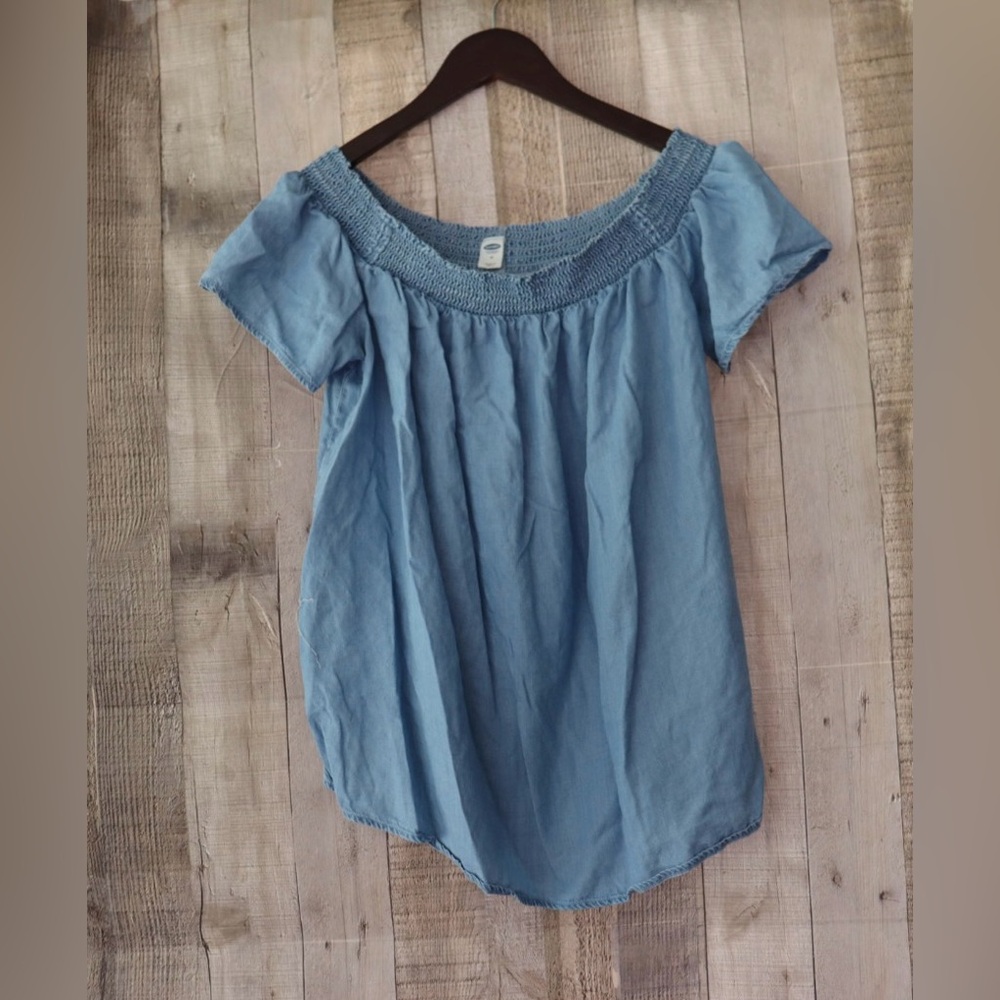 Old navy shirt Jean off the shoulder size medium